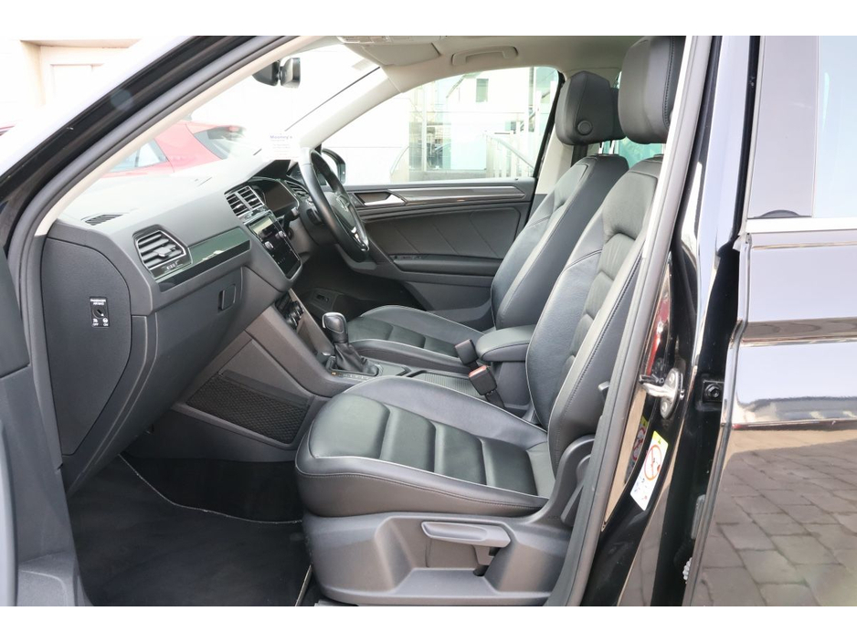 2020 Volkswagen Tiguan - image 14