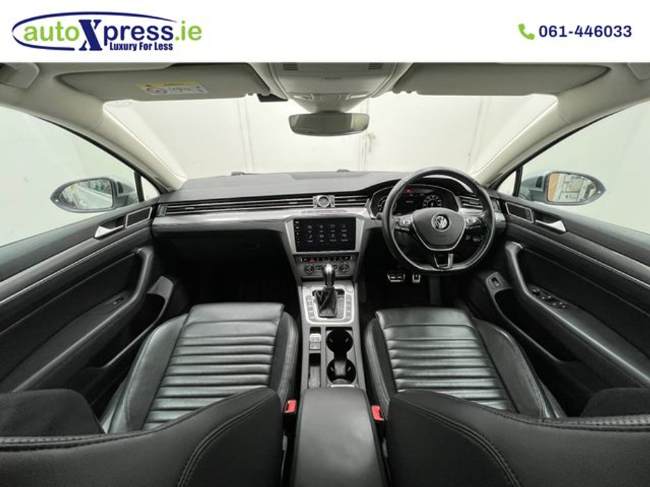 2020 Volkswagen Passat - image 2