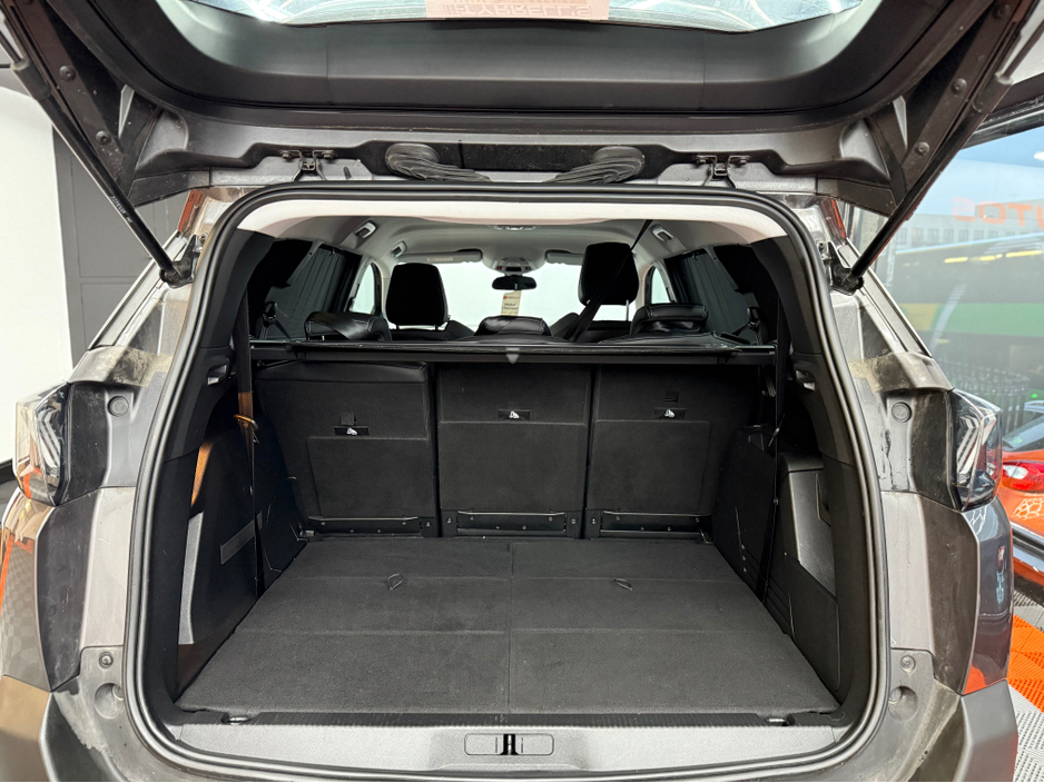 2022 Peugeot 5008 - image 26