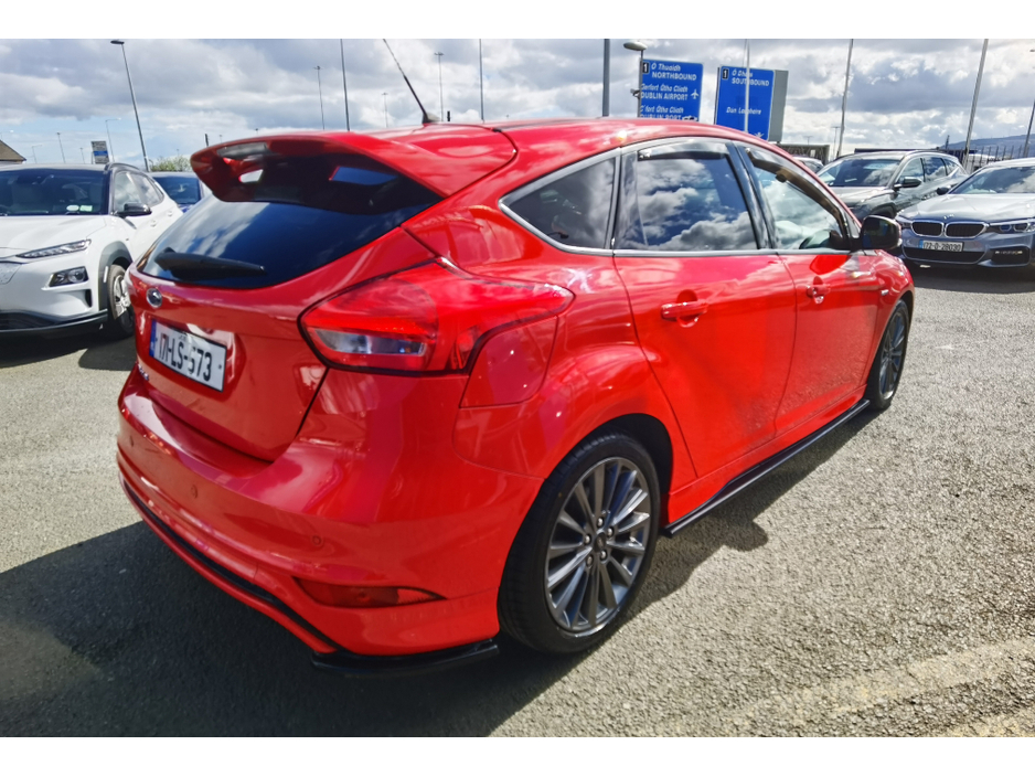 2017 Ford Focus - image 7