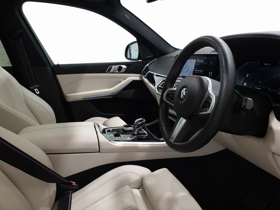 2021 BMW X5 xDrive45e M Sport €59,950