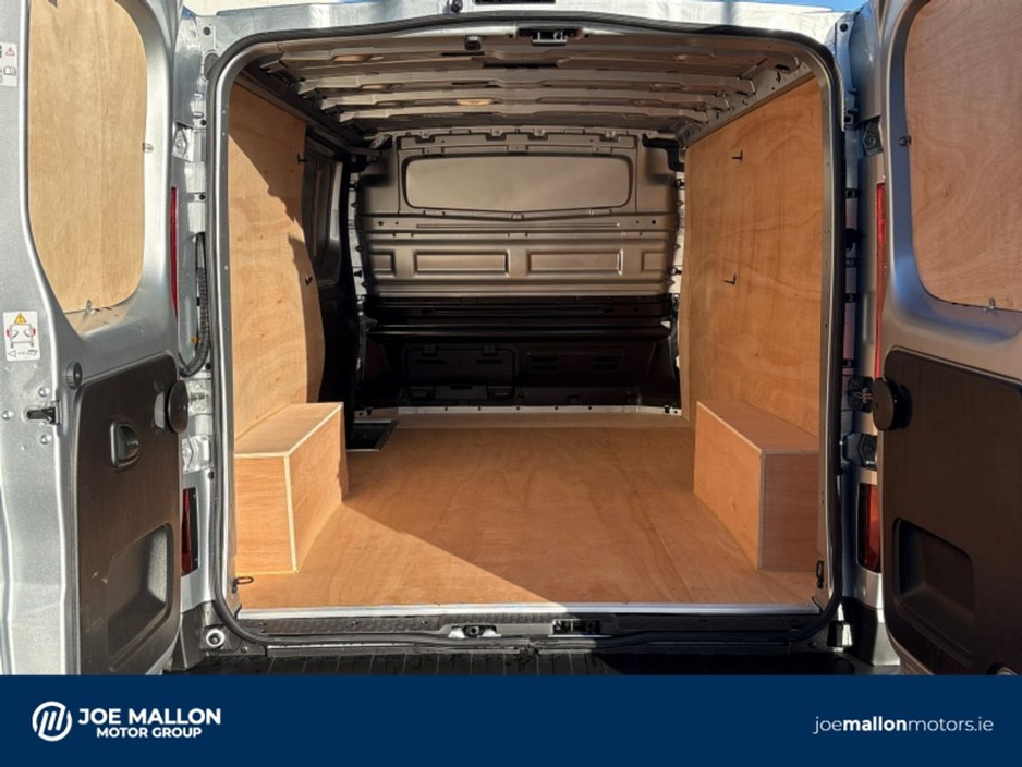 2025 Renault Trafic - image 13