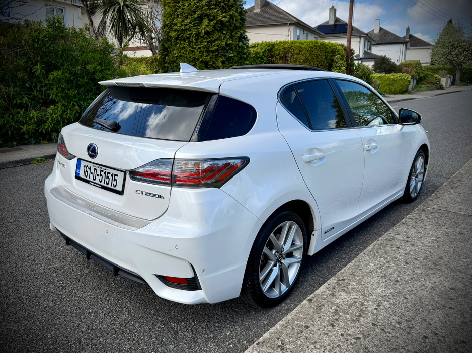 2016 Lexus CT 200 h - image 8