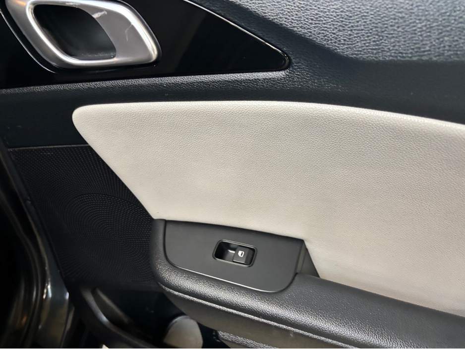 2021 Kia XCeed - image 5