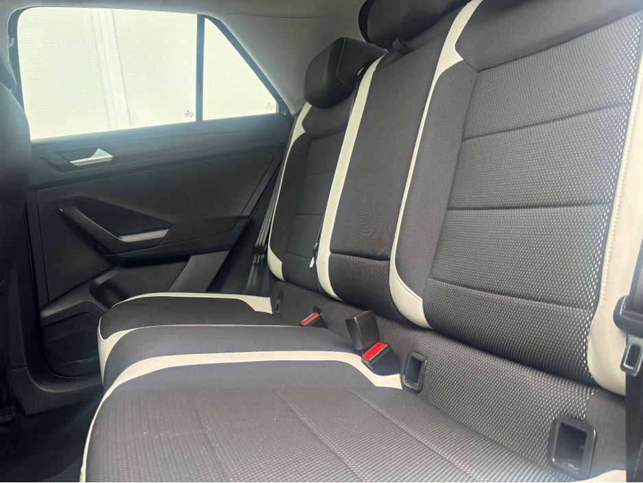 2019 Volkswagen T-Roc - image 15