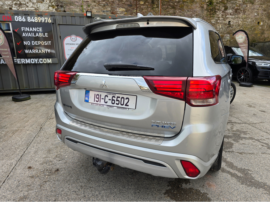 2019 Mitsubishi Outlander - image 10