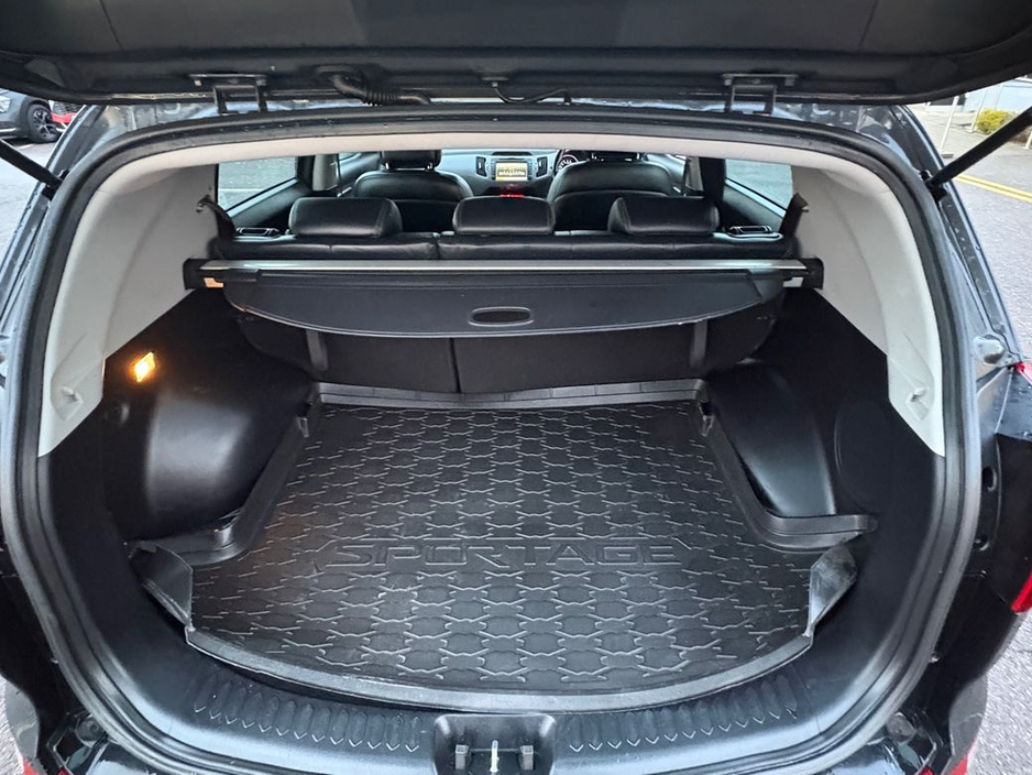 2015 Kia Sportage Platinum SE 4DR, Touch Screen Infotainment System, Sat Nav, Bluetooth, AUX Connection, Multi-Function Steering Wheel, €13,900