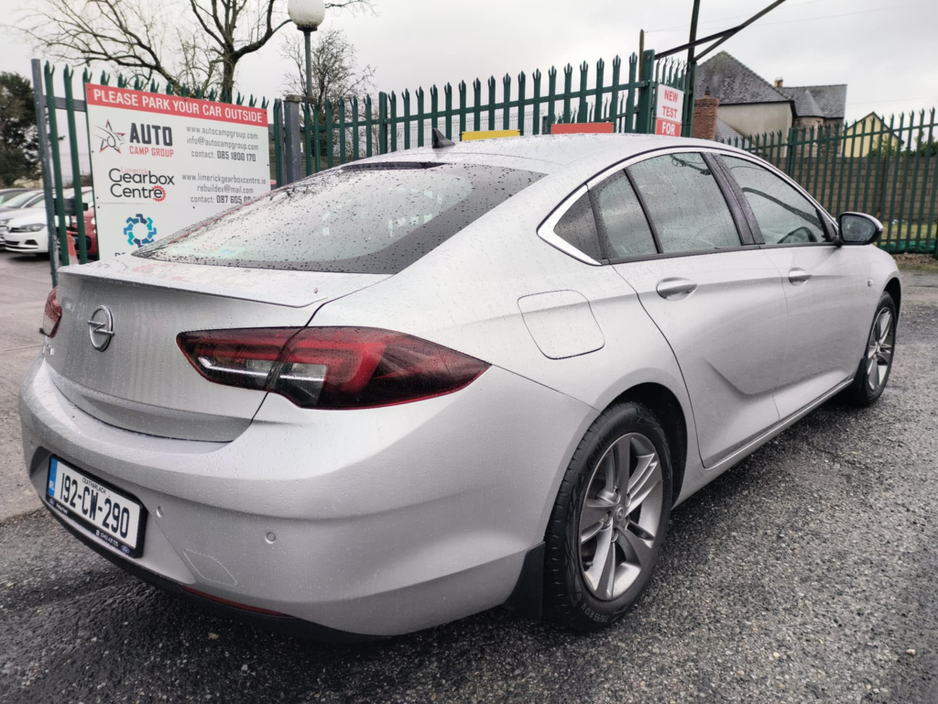 2019 Opel Insignia - image 8