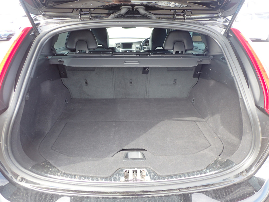 2016 Volvo V60 2.0 D4 DYNAMIC PLUS DIESEL 190 BHP AUTO // FULL LEATHER ELECTRIC SEATS // REVERSING CAMERA // CRUISE CONTROL // LANE ASSIST // COLLISION WARNING SYSTEM // LOW KMS // TOP SPEC // UPGRADED SPORT ALLOYS €17,950