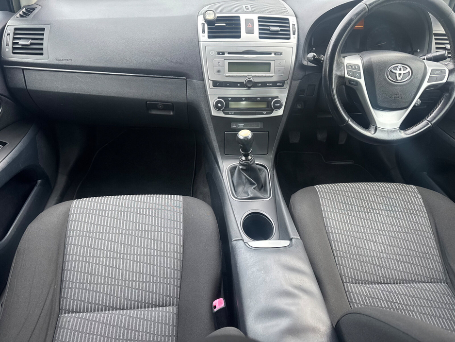 2013 Toyota Avensis - image 11