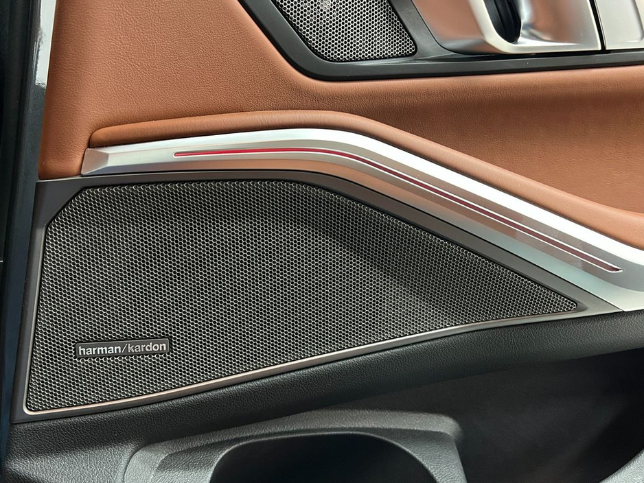 2021 BMW 3 Series - image 27