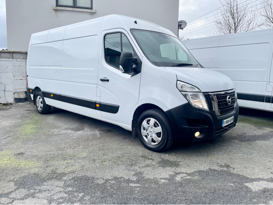 2021 Nissan NV400 - image 2