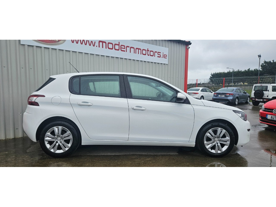 2016 Peugeot 308 - image 3