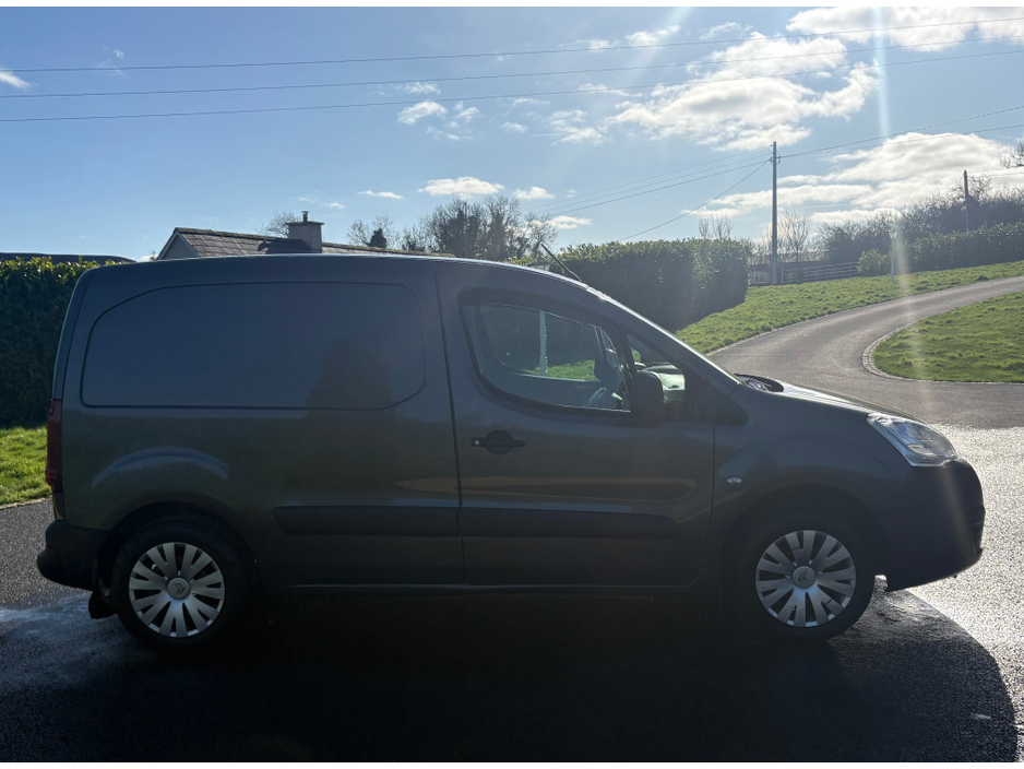 2018 Citroen Berlingo - image 2
