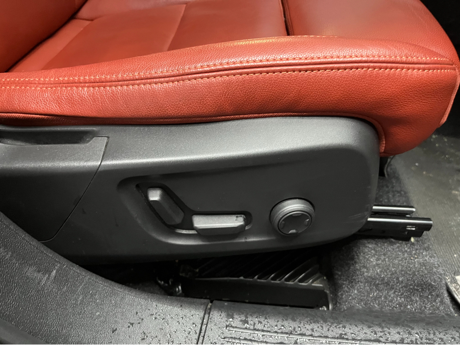 2020 Volvo XC40 €30950 2020 VOLVO XC40 RECHARGE PLUG-IN HYBRID T5 1.5 AUTOMATIC / CRUISE CONTROL / 360° PARKING CAMERA / ELECTRIC MEMORY & HEATED SEATS / HEATED STEERING WHEEL / PANORAMIC SUNROOF / HEATED REAR SEATS €30,950