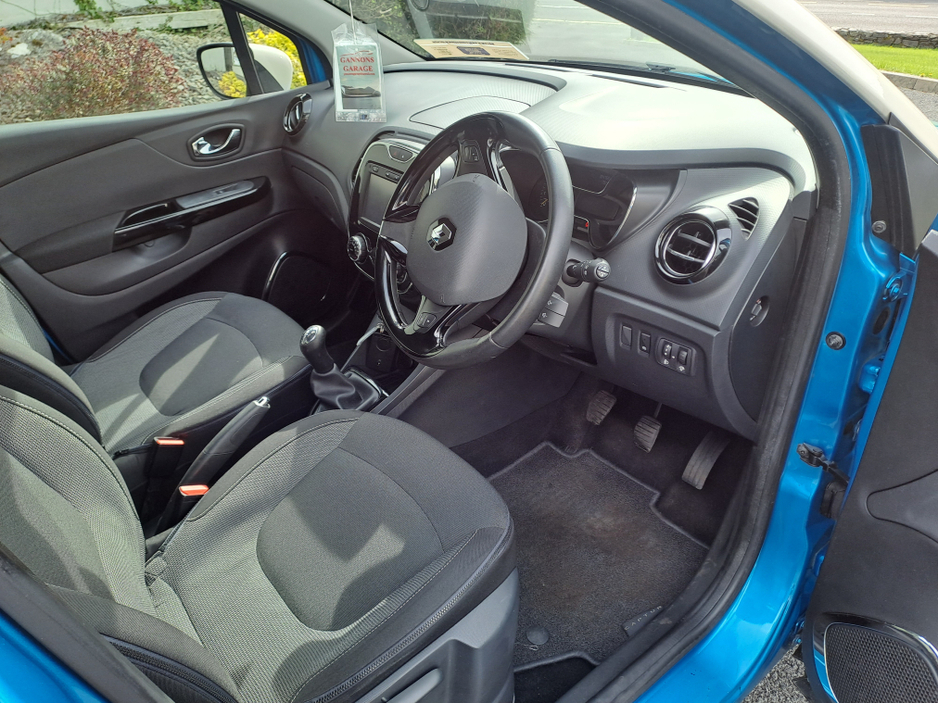 2016 Renault Captur - image 2