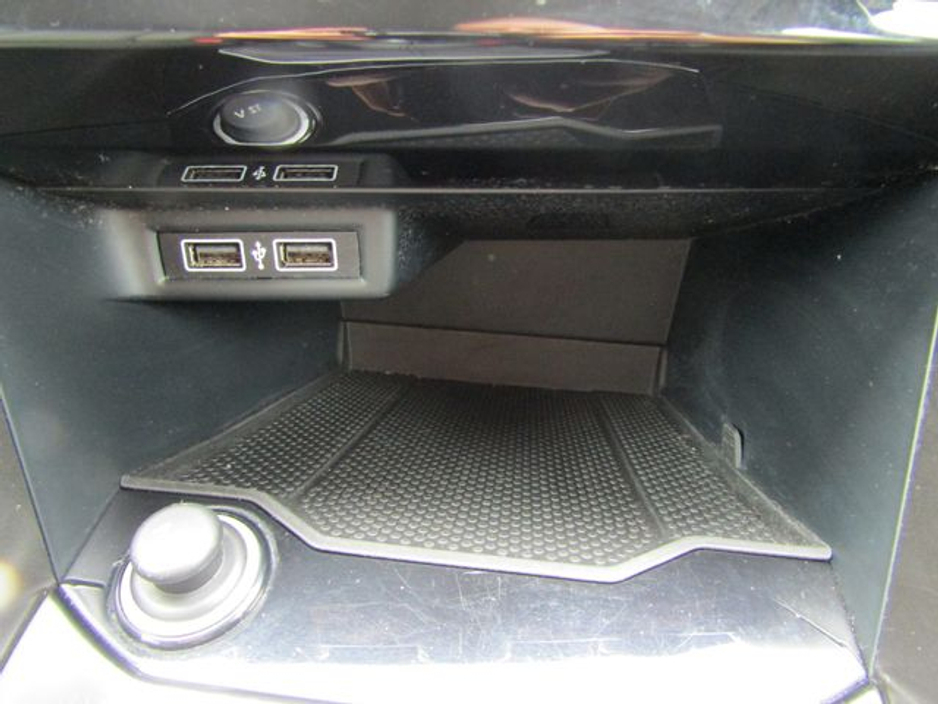 2019 Volkswagen T-Roc - image 34