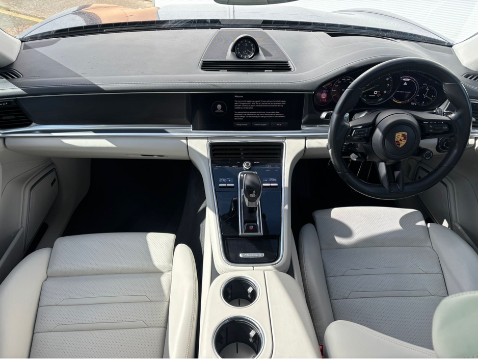 2023 Porsche Panamera - image 3