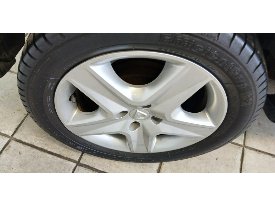 2015 Dacia Sandero - image 9