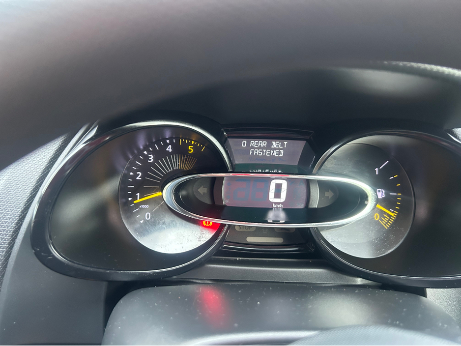 2015 Renault Clio IV EXPRESSION 1.5 DCI 90 4DR €7,800