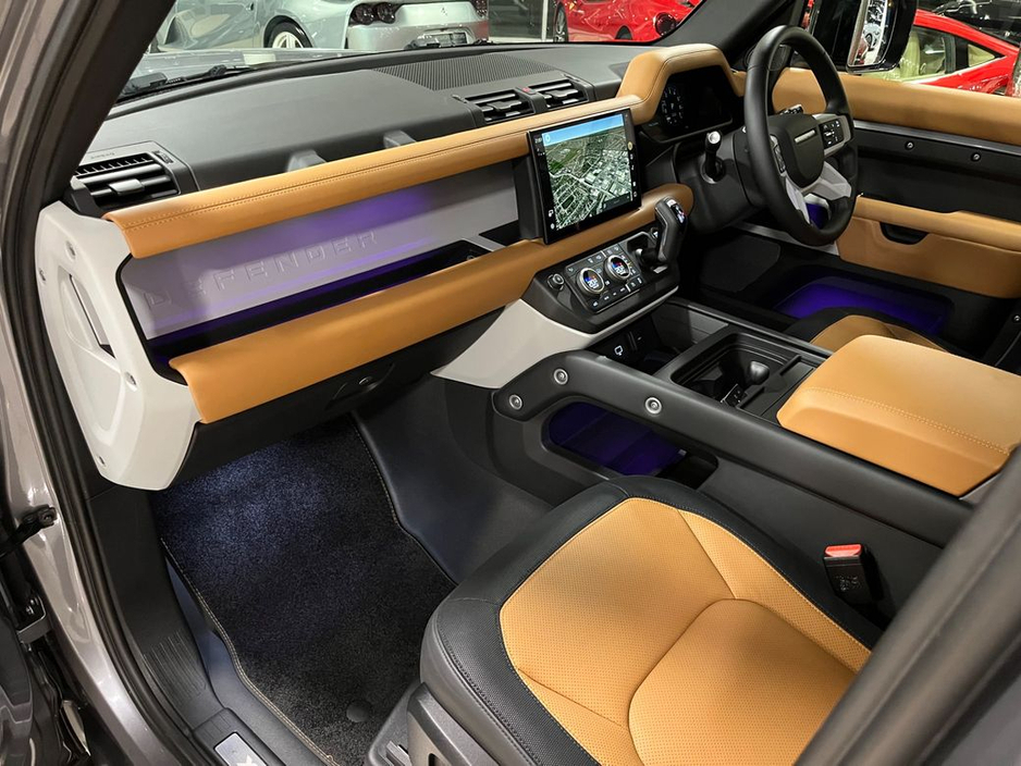2023 Land Rover Defender - image 18