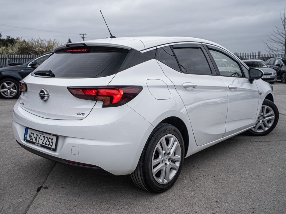 2016 Opel Astra - image 2