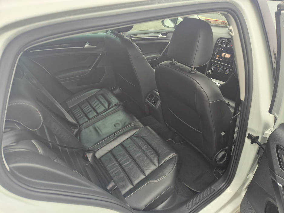 2020 Volkswagen Golf - image 2