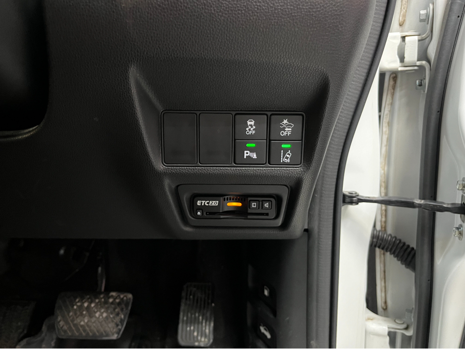 2021 Honda Stepwagon - image 13