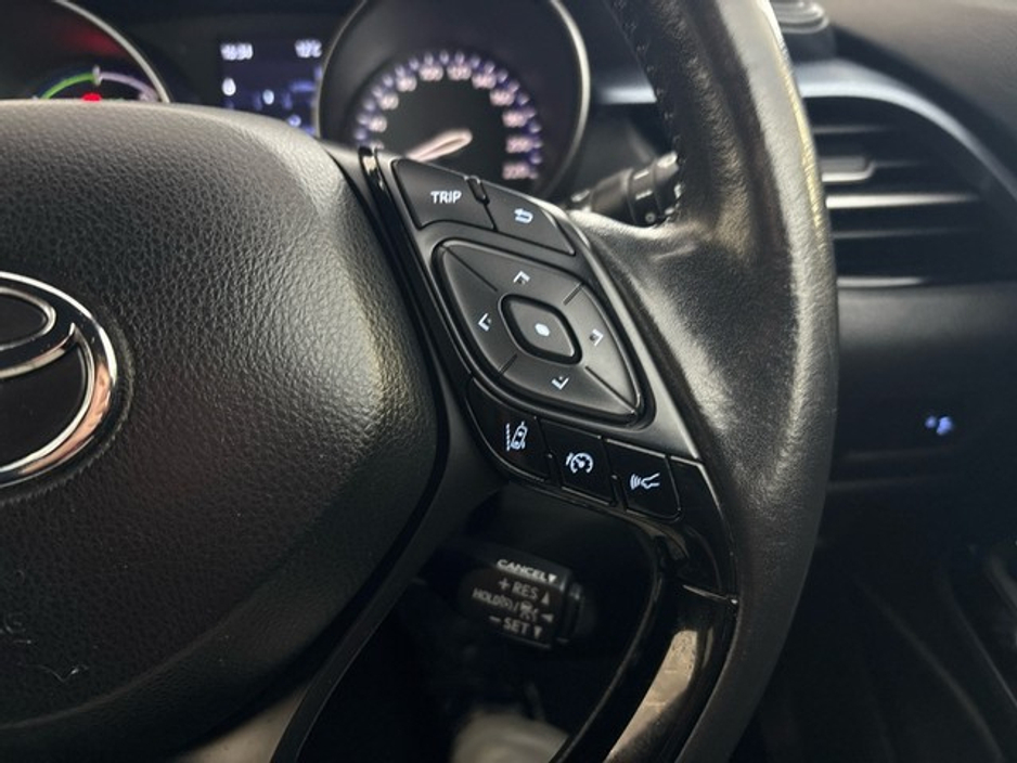 2020 Toyota C-HR - image 15