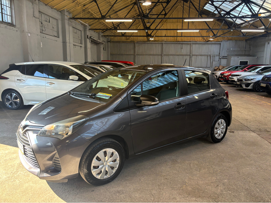 2015 Toyota Yaris - image 13
