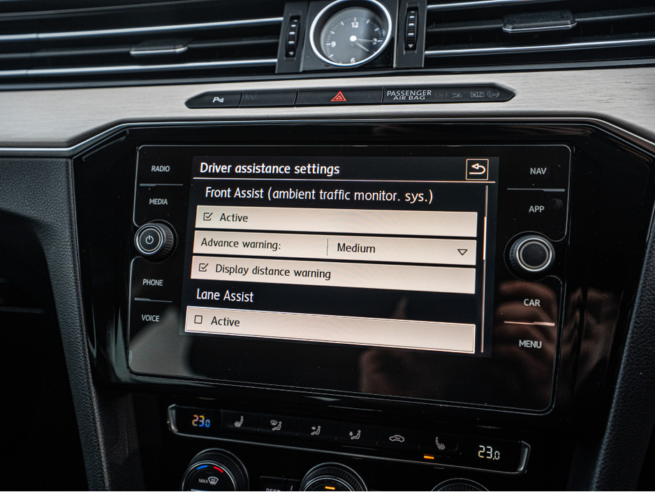 2019 Volkswagen Passat 2019 VW Passat Highline Auto/High spec/1yr warrant €25,888