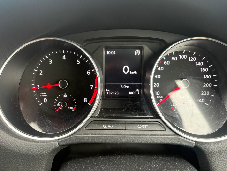 2014 Volkswagen Polo - image 12