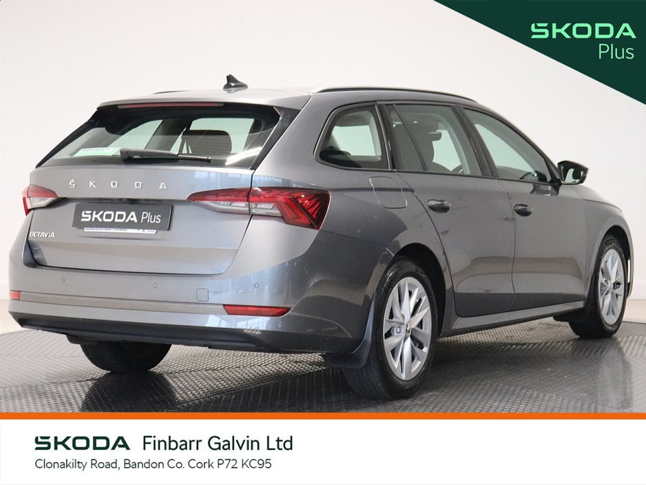 2023 Skoda Octavia - image 3