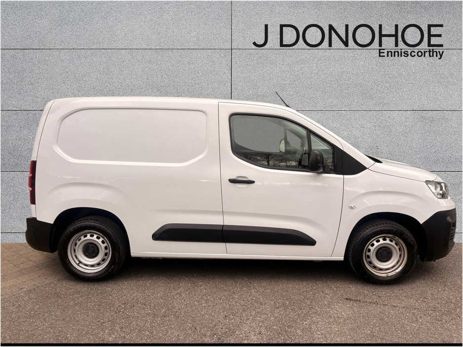 2024 Fiat Doblo - image 3