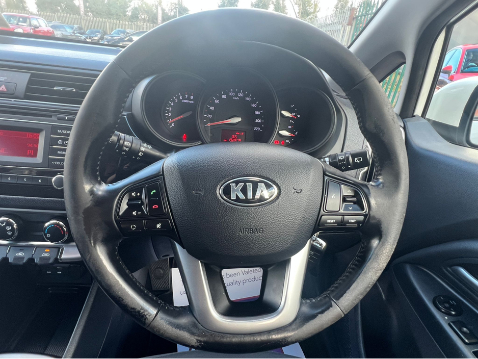 2015 Kia Rio - image 17