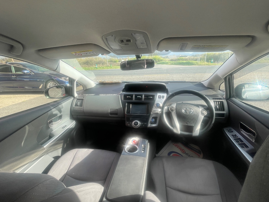 2013 Toyota Prius - image 10