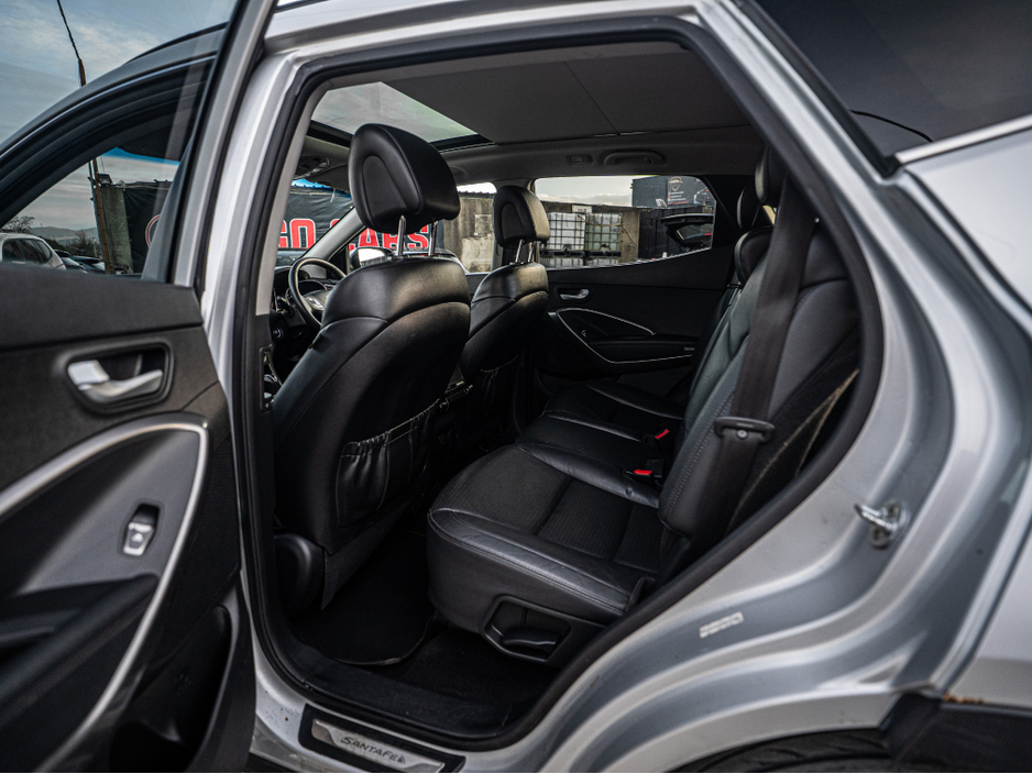 2014 Hyundai Santa Fe - image 35