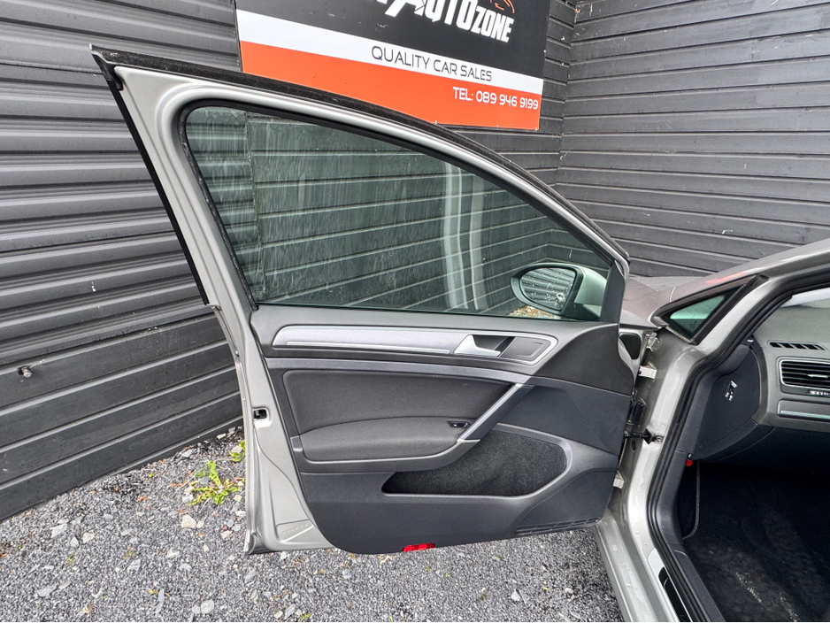 2015 Volkswagen Golf - image 13