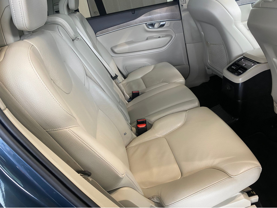 2023 Volvo XC90 - image 13