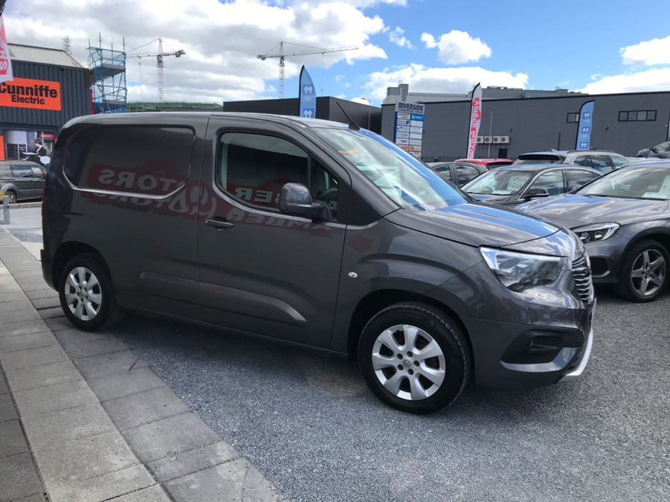 2019 Vauxhall Combo - image 7