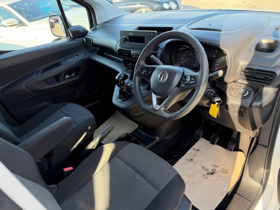 2020 Vauxhall Combo - image 17