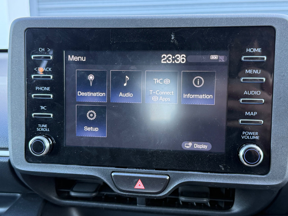 2021 Toyota Yaris - image 13