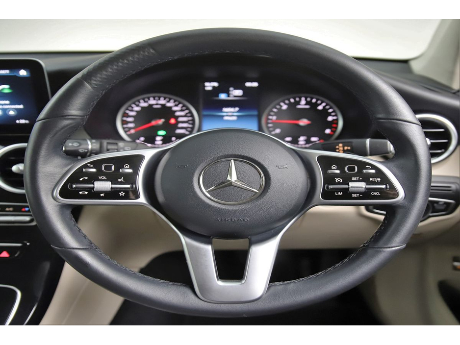 2022 Mercedes-Benz GLC Class - image 17