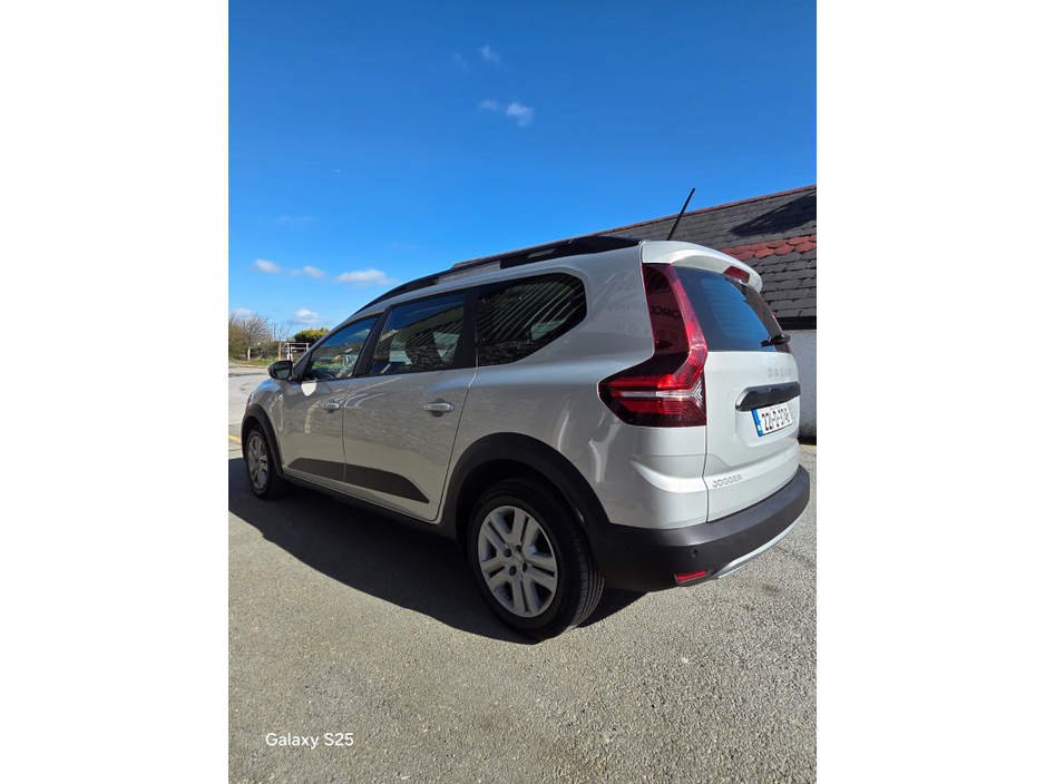 2022 Dacia Jogger - image 7