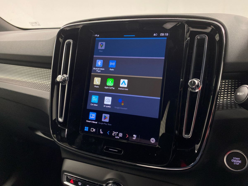 2026 Volvo XC40 - image 13