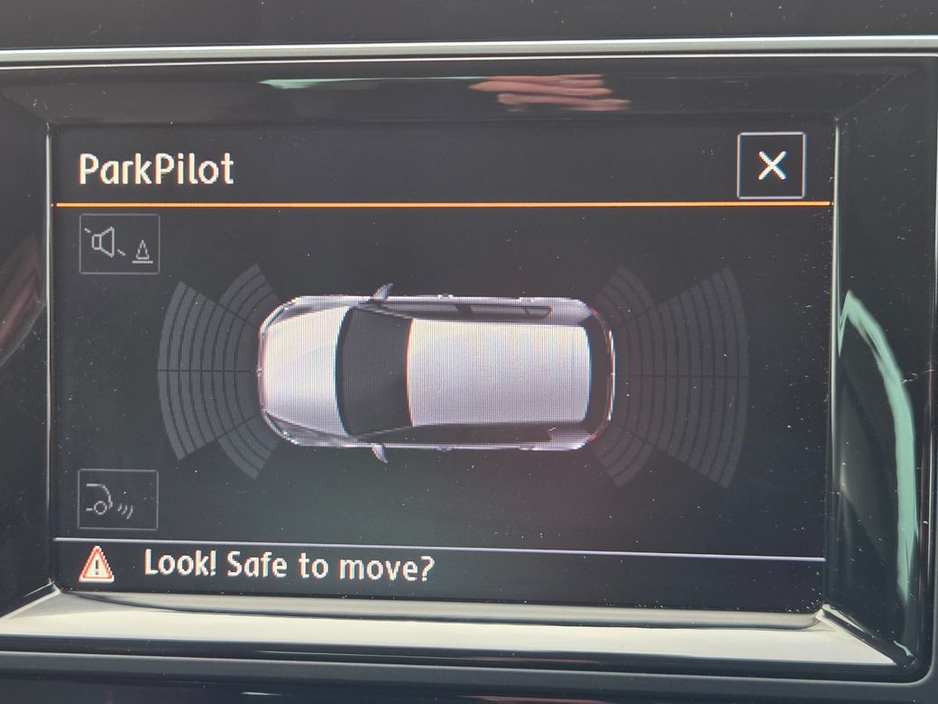 2015 Volkswagen Golf - image 11