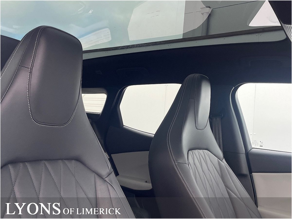 2025 Ford Explorer - image 10