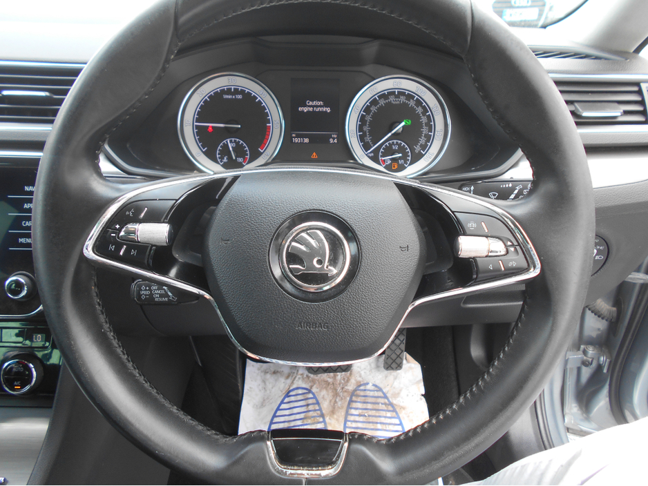 2021 Skoda Superb - image 11