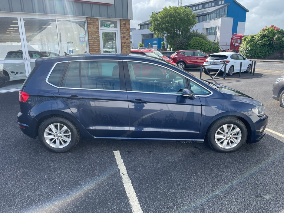 2016 Volkswagen Golf - image 9