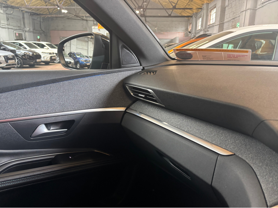 2023 Peugeot 3008 - image 10